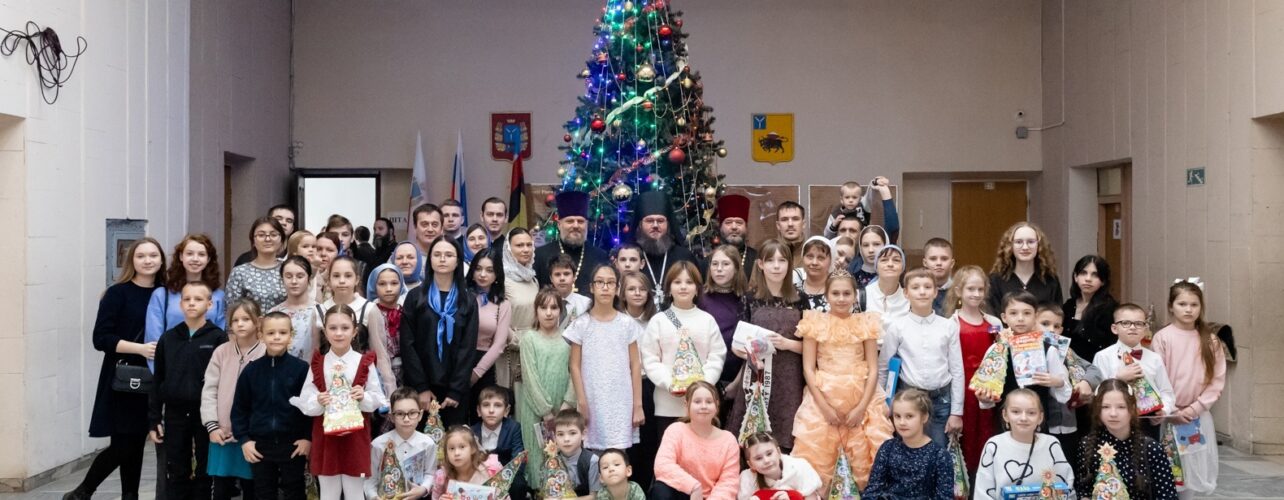 Дети группы воскресного дня нашего храма побывали на Архиерейской Рождественской елке