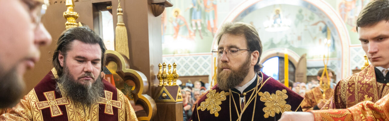 Архиереи Саратовской митрополии совершили Великое освящение храма великомученика Георгия Победоносца г. Покровска (Энгельса) и Божественную литургию в новоосвященном храме